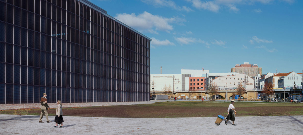 Schiffbauerdamm, 2006, C-Print, Diasec, Auflage 6, 62 x 140 cm