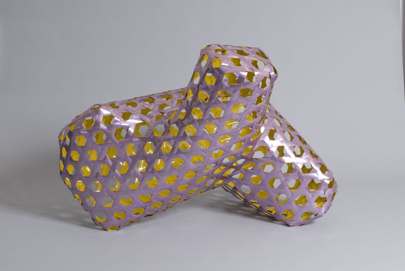 slug, 2007, Jalousielamellen, 86 x 120 x 66 cm