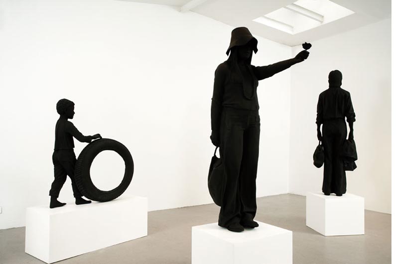 Sculptures Anonymes, 2009, Polyesterharz, Höhe 160 bis 185 cm
